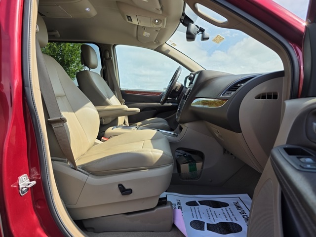 2015 Chrysler Town and Country Touring-L
