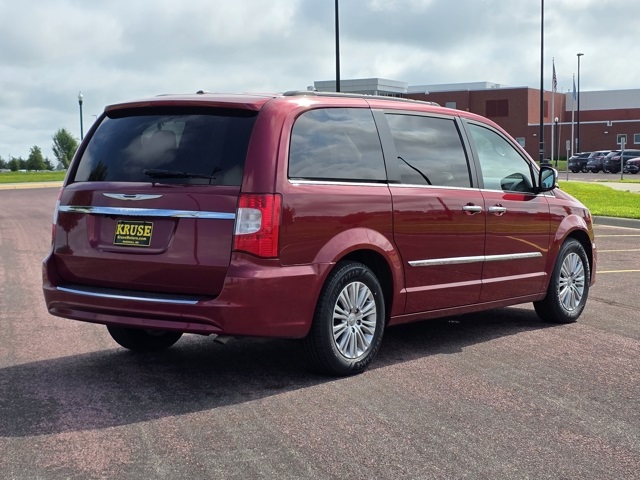 2015 Chrysler Town and Country Touring-L