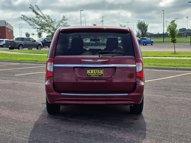 2015 Chrysler Town and Country Touring-L
