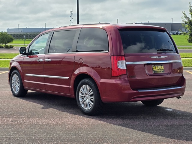 2015 Chrysler Town and Country Touring-L