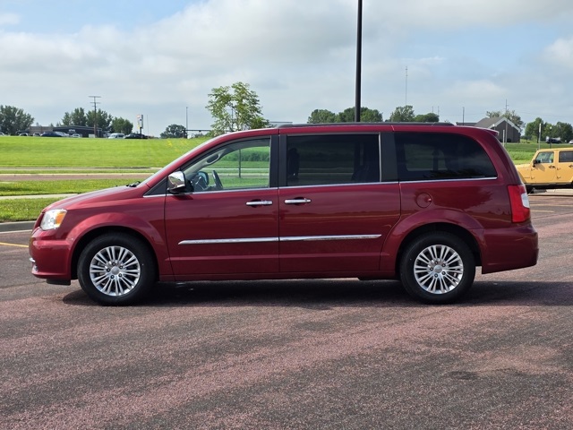2015 Chrysler Town and Country Touring-L