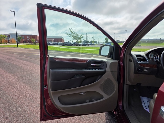 2015 Chrysler Town and Country Touring-L