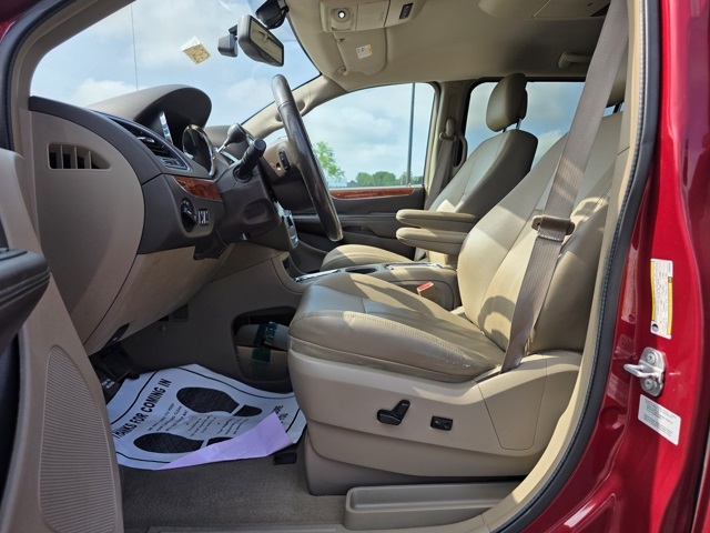 2015 Chrysler Town and Country Touring-L