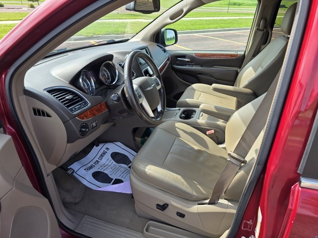 2015 Chrysler Town and Country Touring-L
