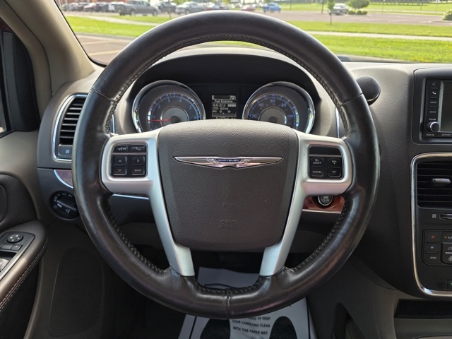 2015 Chrysler Town and Country Touring-L