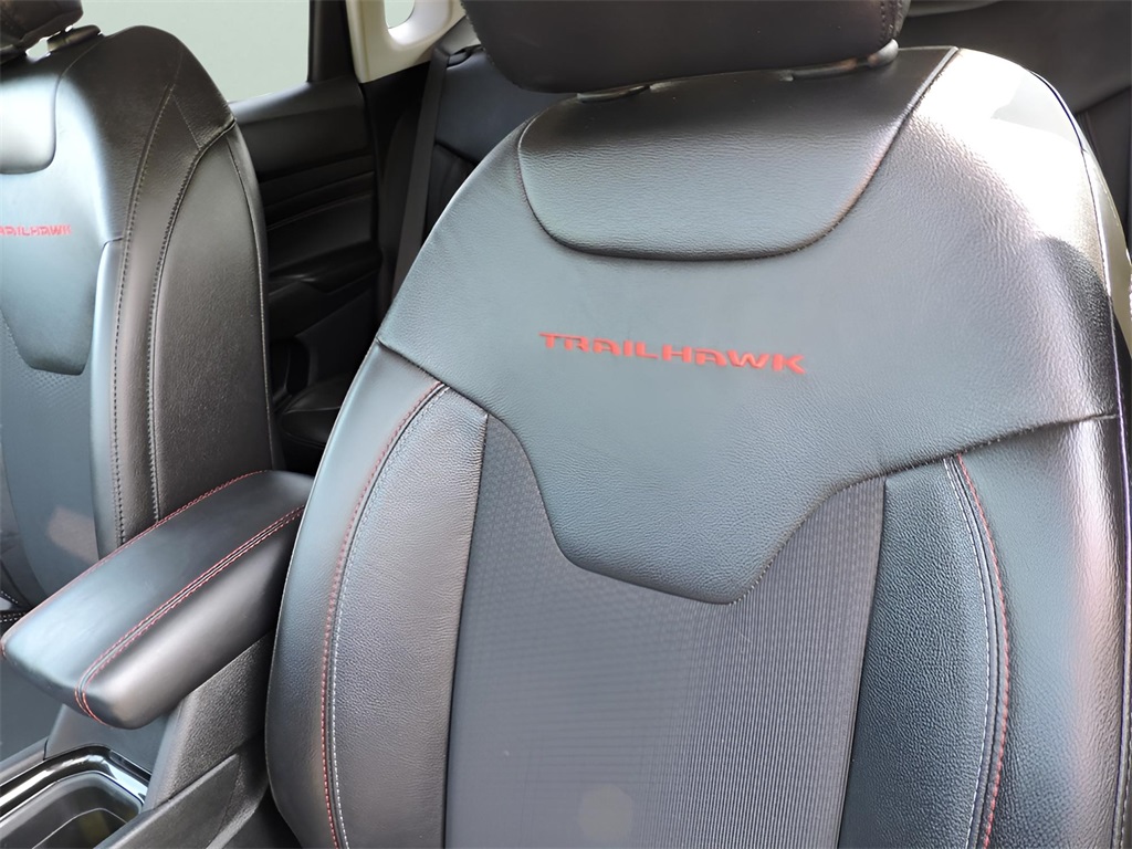 2022 Diamond Black Crystal Pearlcoat Jeep Compass Trailhawk 4X4 SUV