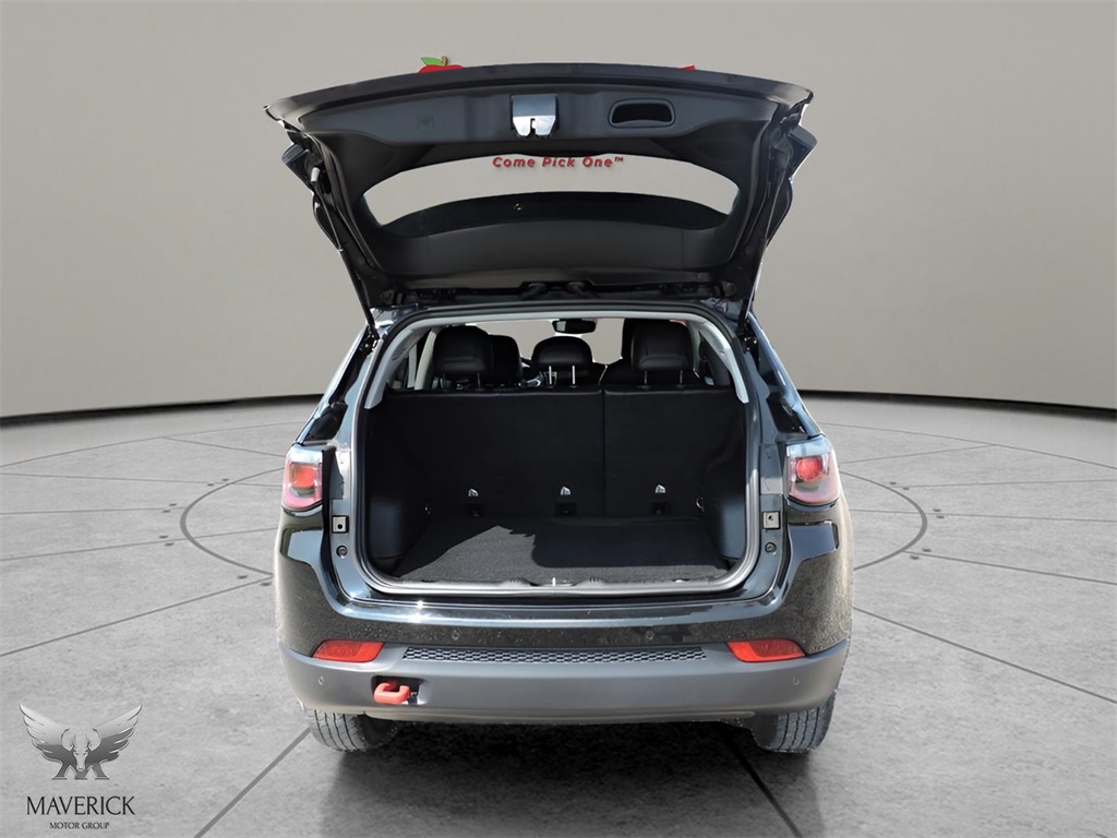 2022 Diamond Black Crystal Pearlcoat Jeep Compass Trailhawk 4X4 SUV