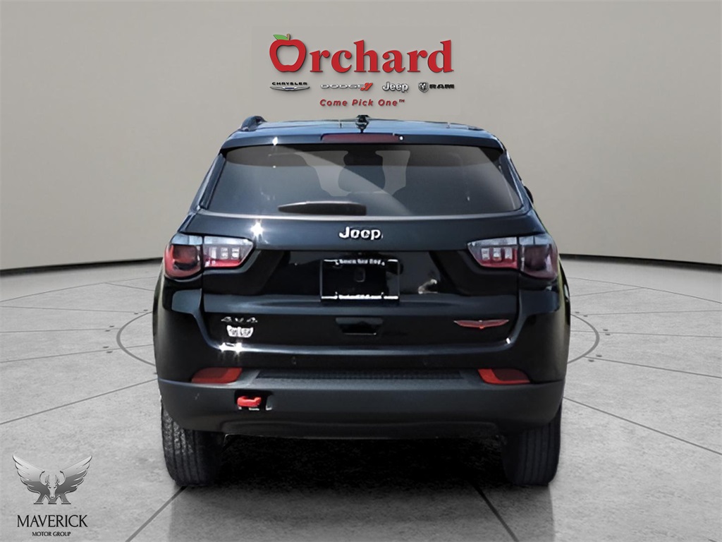 2022 Diamond Black Crystal Pearlcoat Jeep Compass Trailhawk 4X4 SUV