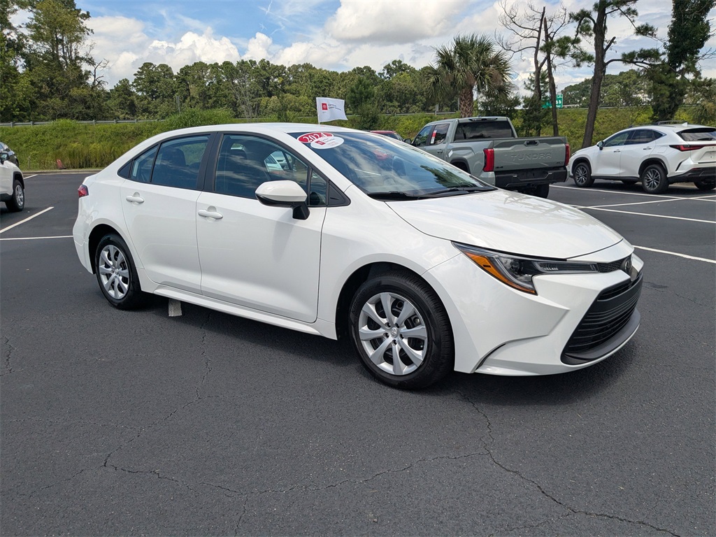 Used 2024 Toyota Corolla LE with VIN 5YFB4MDE6RP219798 for sale in Northfield, Minnesota