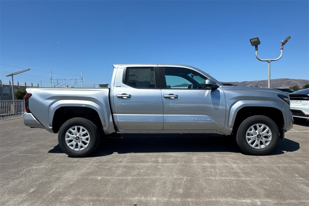 2025 Toyota Tacoma SR5 Double Cab photo 4