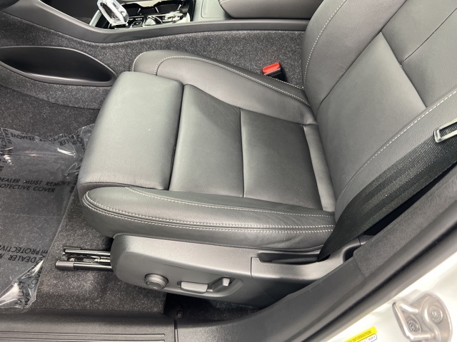 2025 Volvo XC40 Plus photo 14
