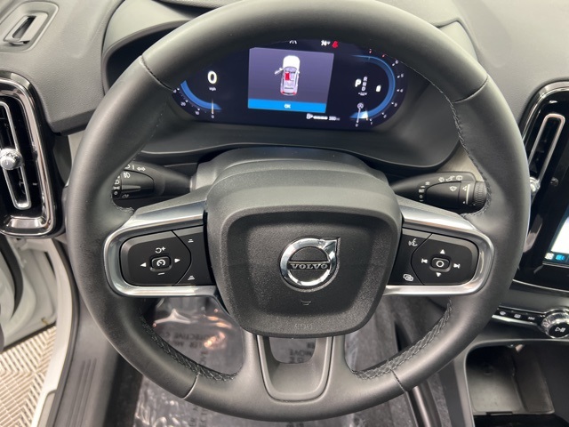2025 Volvo XC40 Plus photo 21