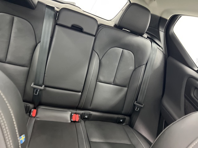 2025 Volvo XC40 Plus photo 27
