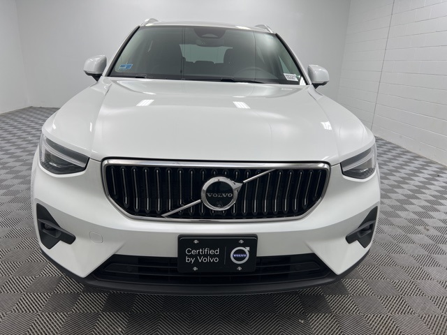 2025 Volvo XC40 Plus photo 3