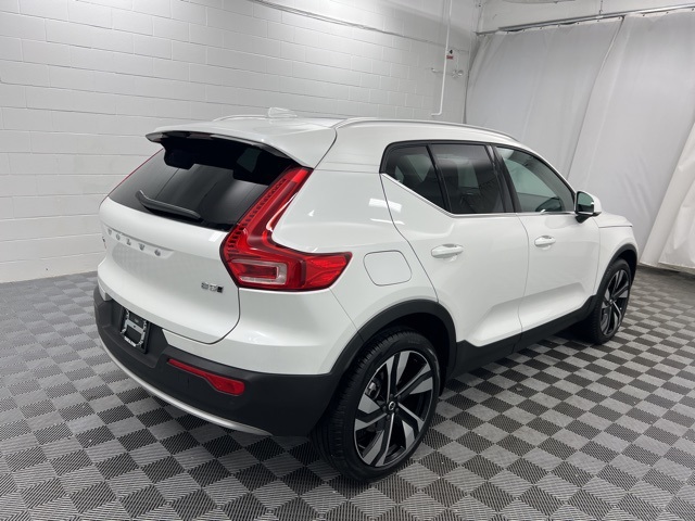 2025 Volvo XC40 Plus photo 5