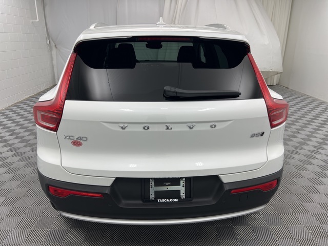 2025 Volvo XC40 Plus photo 7