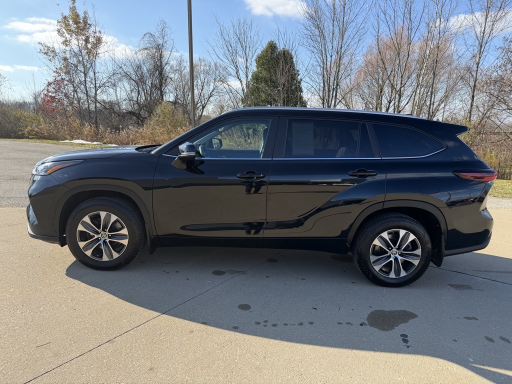 used 2024 Toyota Highlander car, priced at $41,903
