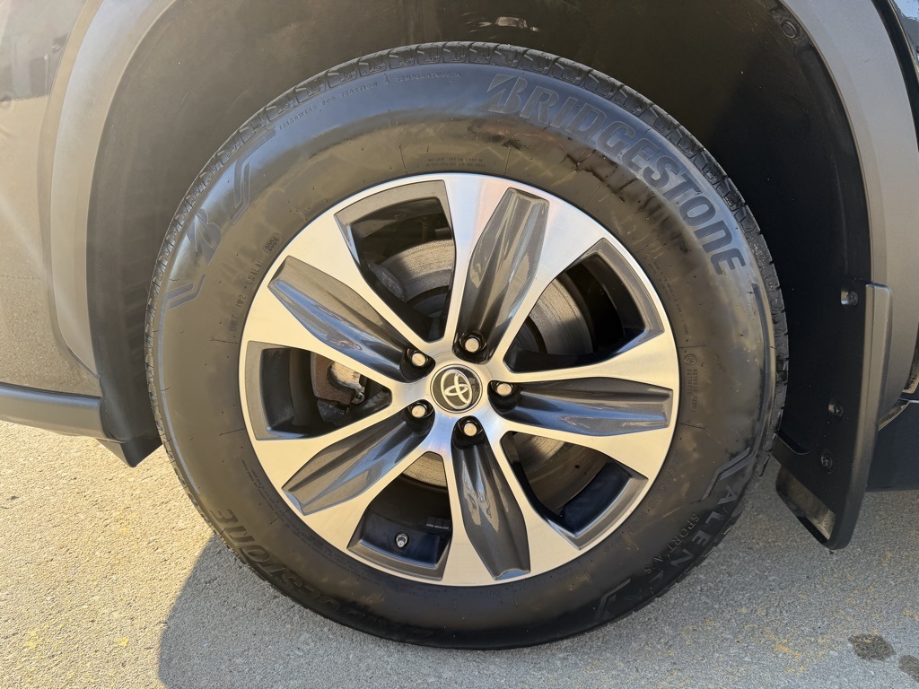 used 2024 Toyota Highlander car, priced at $41,903