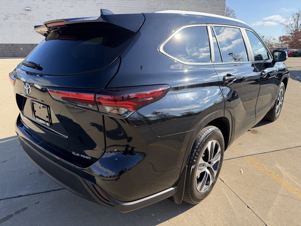 used 2024 Toyota Highlander car, priced at $41,903