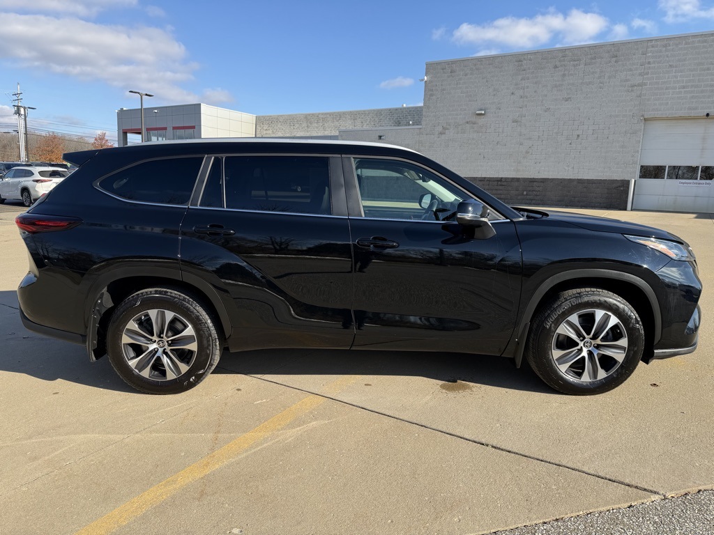used 2024 Toyota Highlander car, priced at $41,903