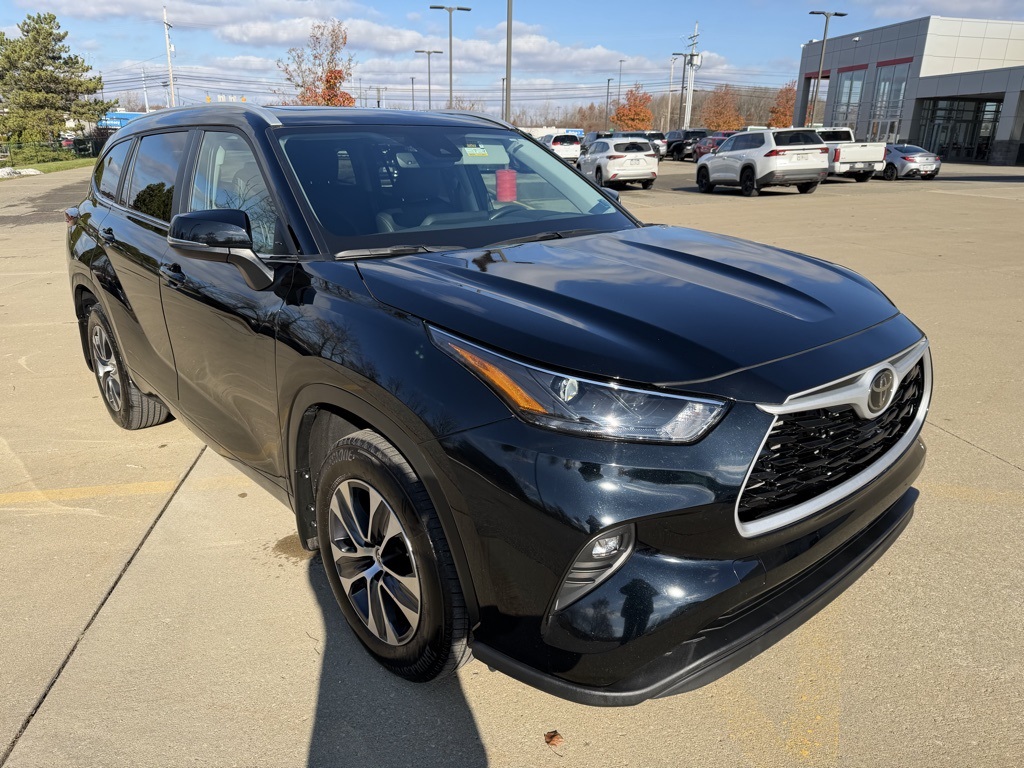 used 2024 Toyota Highlander car, priced at $41,903