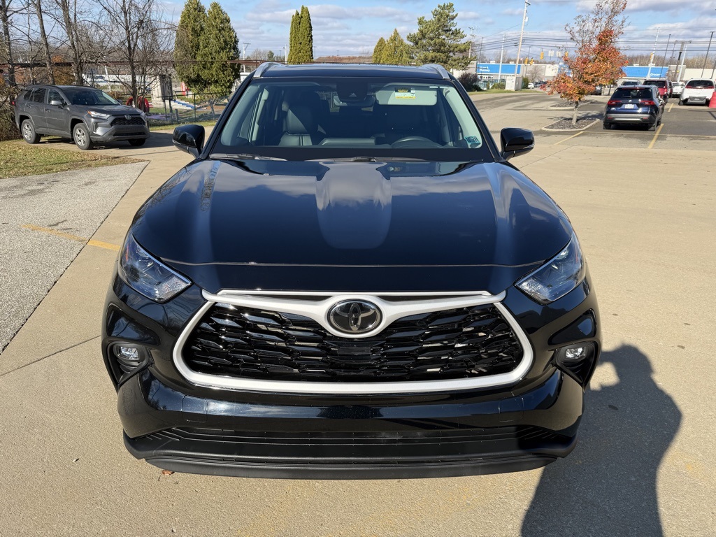 used 2024 Toyota Highlander car, priced at $41,903