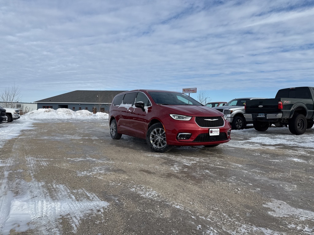 New 2026 Chrysler Pacifica Limited Vans