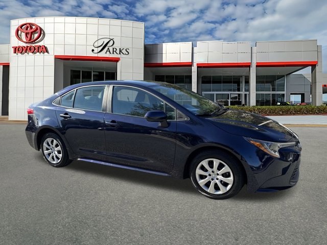 2025 Toyota Corolla LE's photo