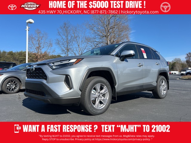 2025 Toyota RAV4 XLE's photo