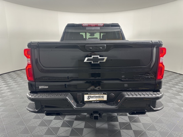 2025 Chevrolet Silverado 1500 High Country photo 3