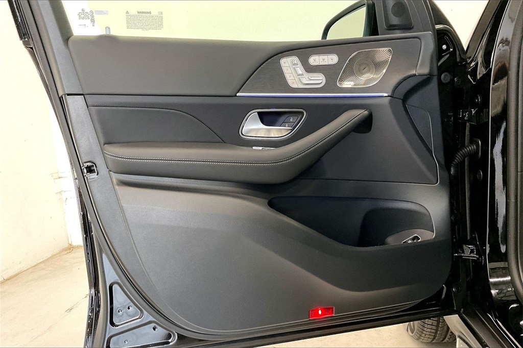 2026 Mercedes Benz GLE 580 4MATIC photo 4