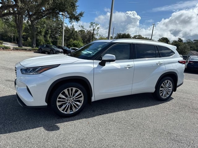Used 2023 Toyota Highlander SUV