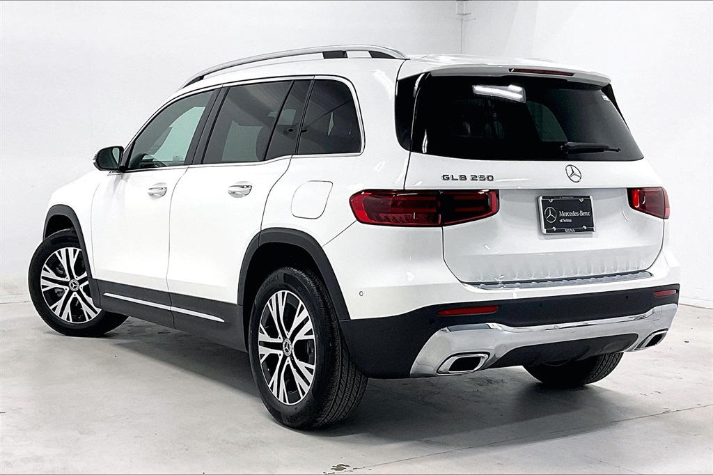 2025 Mercedes Benz GLB 250 photo 12