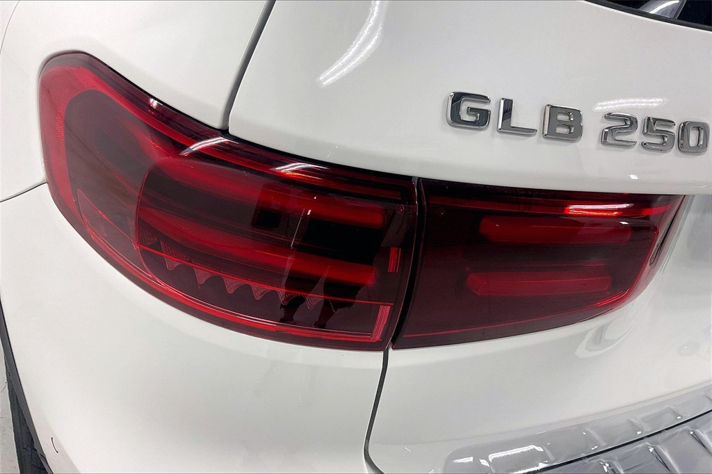 2025 Mercedes Benz GLB 250 photo 14