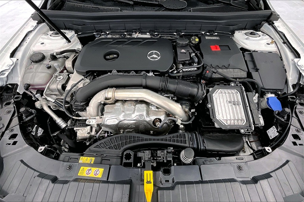 2025 Mercedes Benz GLB 250 photo 16