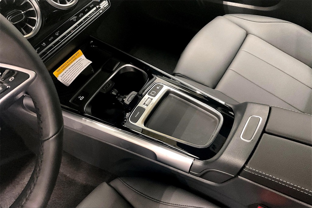 2025 Mercedes Benz GLB 250 photo 7