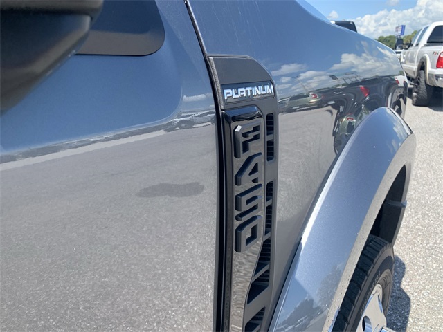 2025 Carbonized Gray Metallic Ford Super Duty F-450 DRW Platinum 4X4 Truck