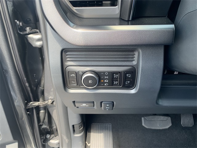 2025 Carbonized Gray Metallic Ford Super Duty F-450 DRW Platinum 4X4 Truck
