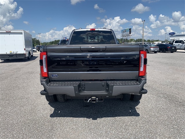 2025 Carbonized Gray Metallic Ford Super Duty F-450 DRW Platinum 4X4 Truck