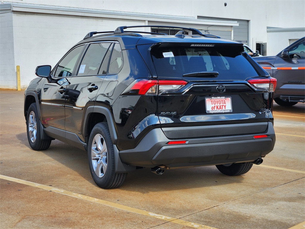 2025 Toyota RAV4 Hybrid XLE photo 2