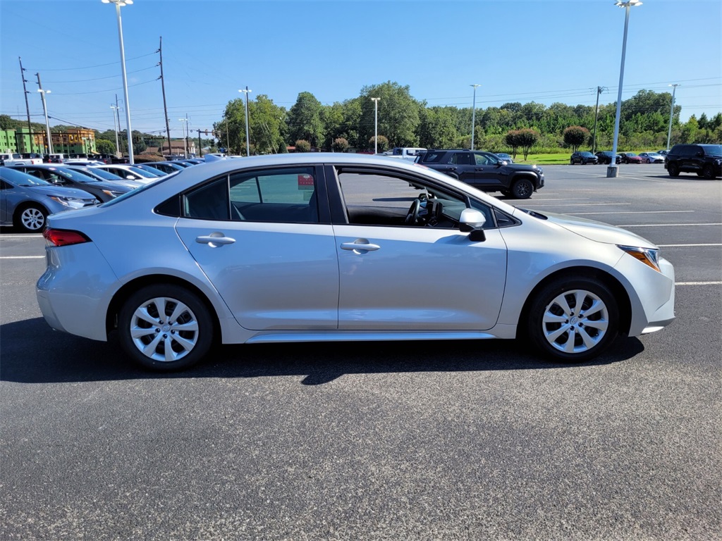 2025 Toyota Corolla LE photo 12