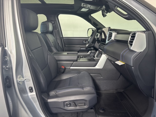 2025 Toyota Tundra Platinum CrewMax photo 4