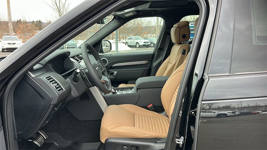 new 2026 Land Rover Discovery car, priced at $79,476