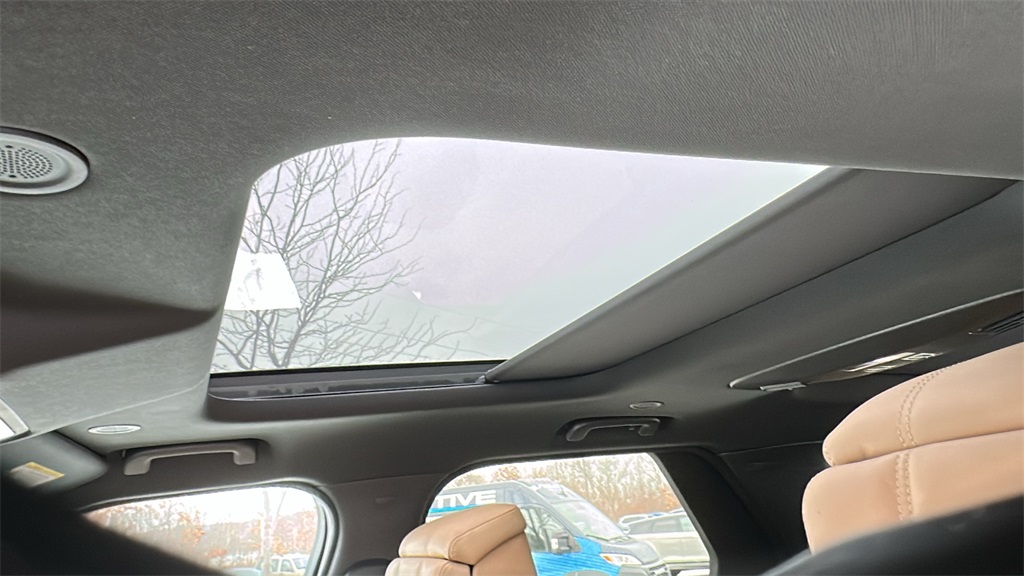 new 2026 Land Rover Discovery car, priced at $79,476