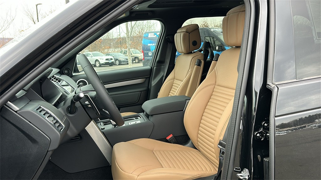 new 2026 Land Rover Discovery car, priced at $79,476