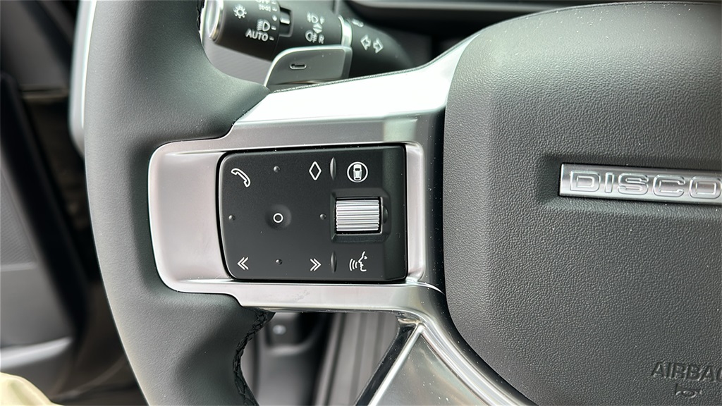 new 2026 Land Rover Discovery car, priced at $79,476