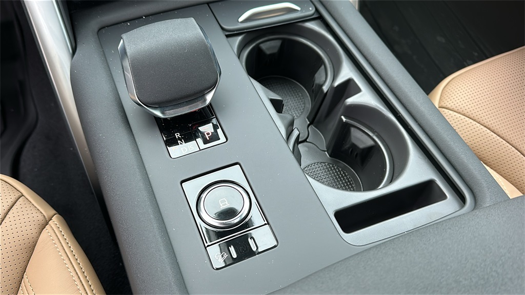 new 2026 Land Rover Discovery car, priced at $79,476