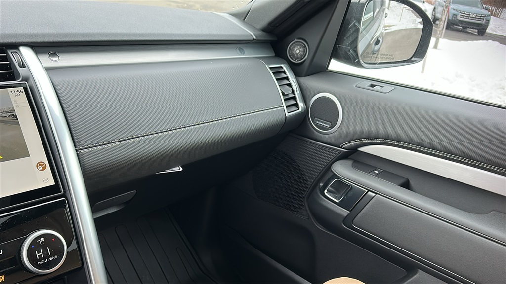 new 2026 Land Rover Discovery car, priced at $79,476