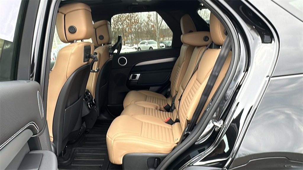 new 2026 Land Rover Discovery car, priced at $79,476