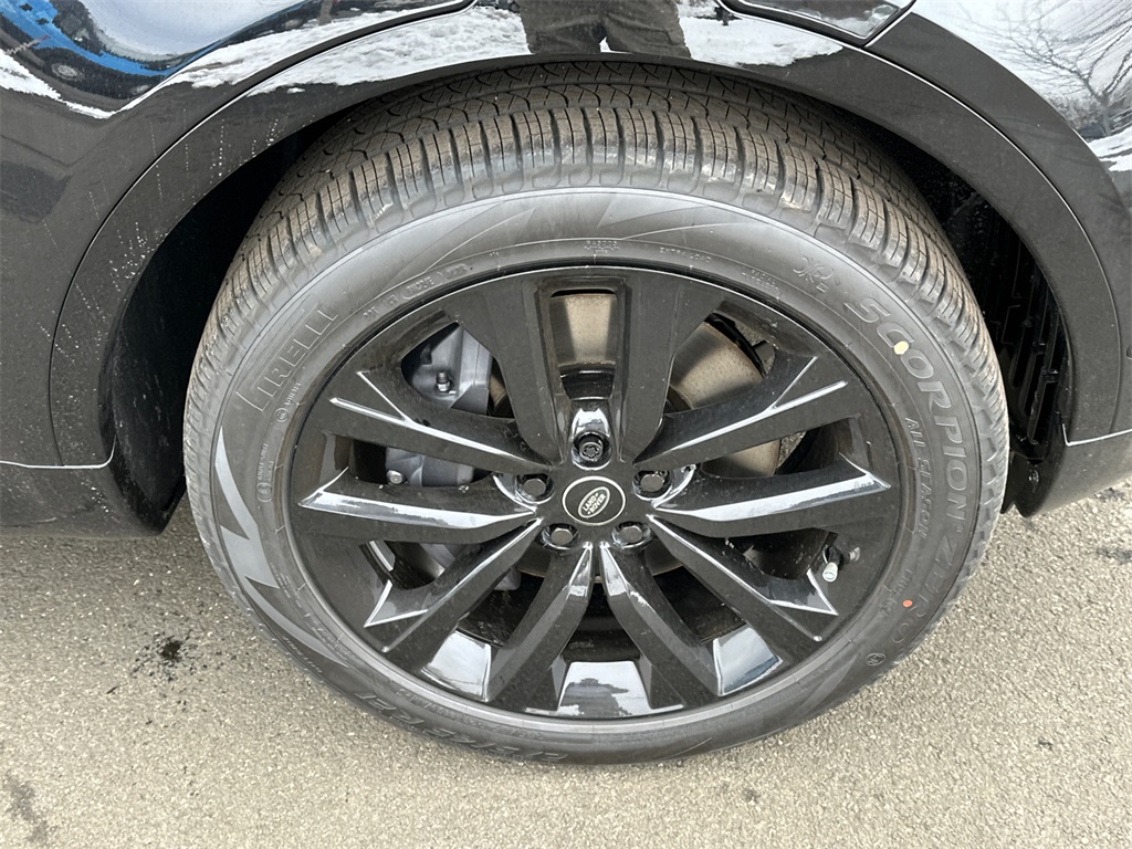 new 2026 Land Rover Discovery car, priced at $79,476